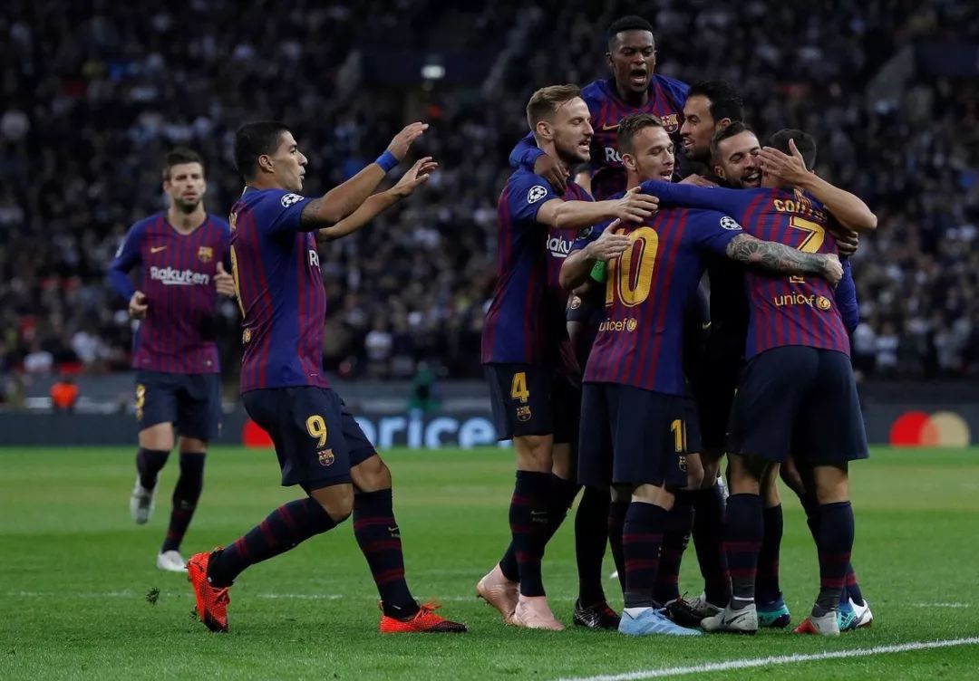 巴萨碾压勒沃库森，阿尔巴惊艳世界